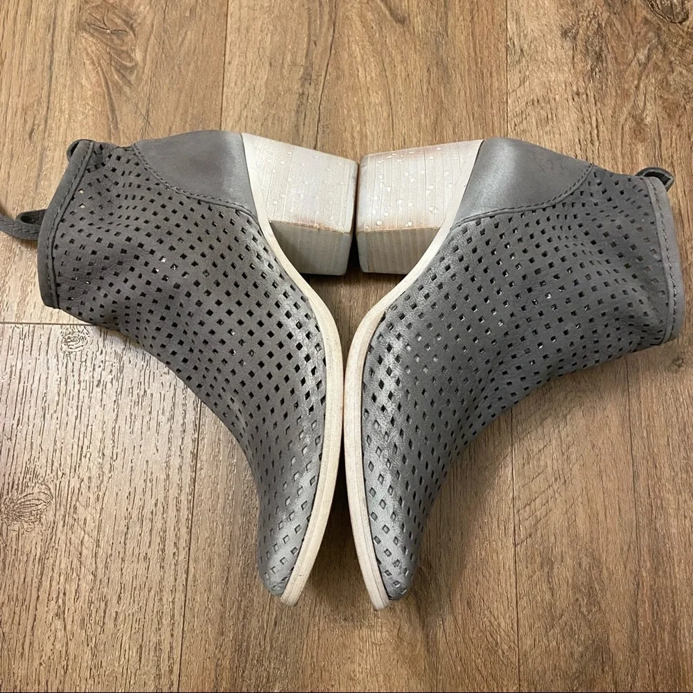Dolce Vita Kenyon Perforated‎ Bootie Off White Gray